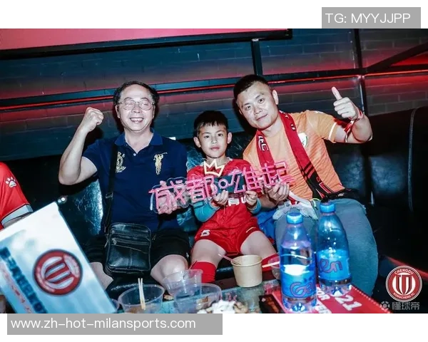 足球庆生盛典欢聚一堂球迷共庆激情时刻尽享快乐与友谊的美好时光